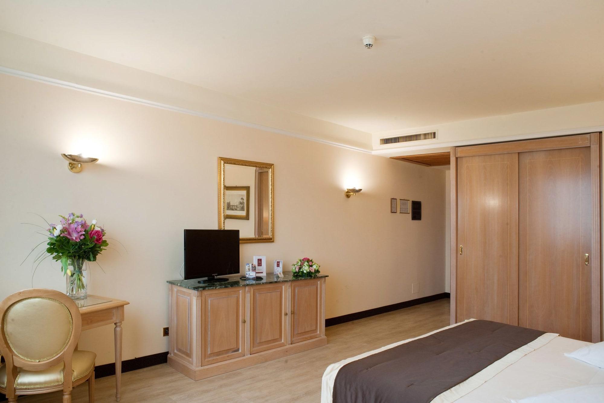 SHG Hotel De La Ville Vicenza Esterno foto