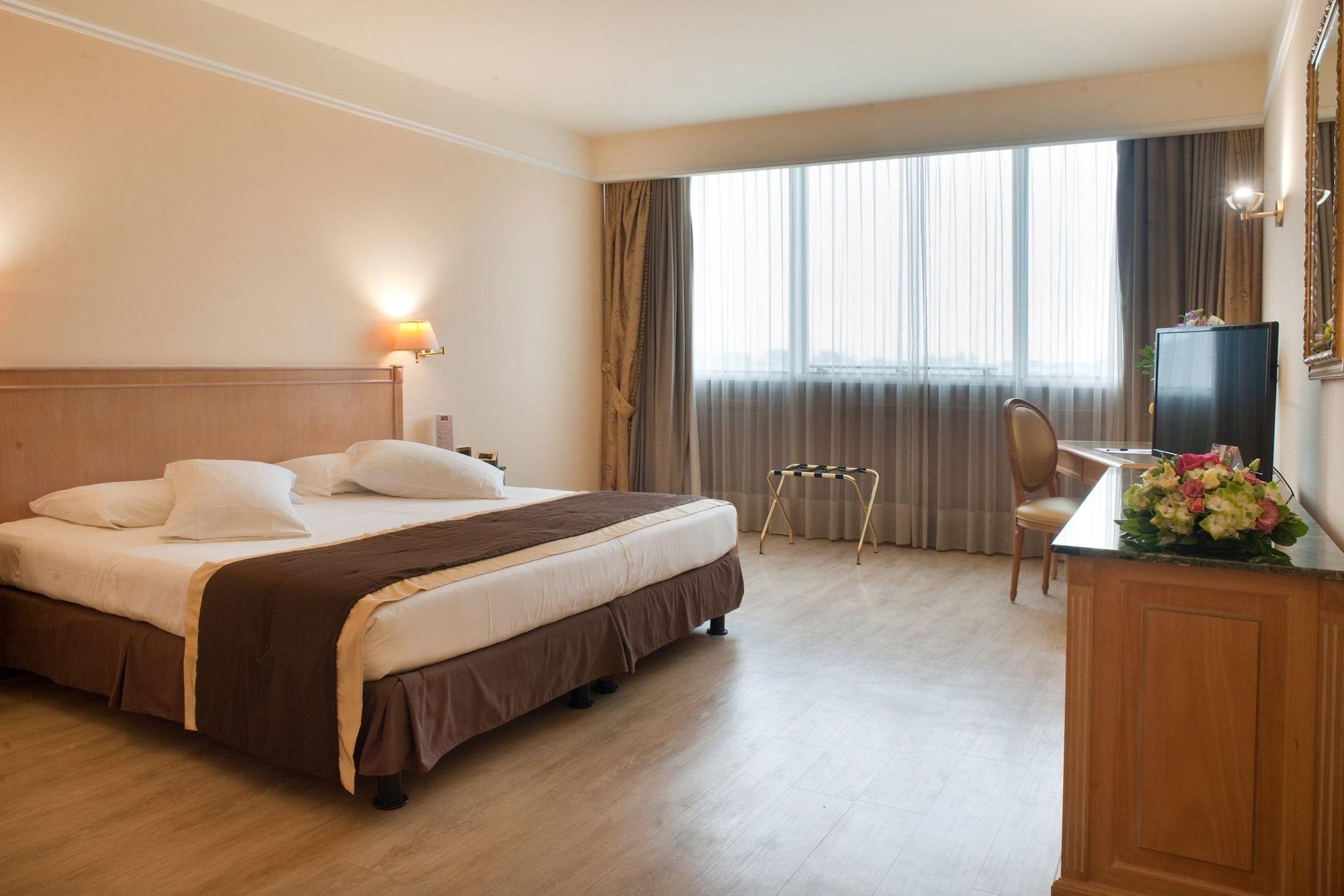 SHG Hotel De La Ville Vicenza Esterno foto