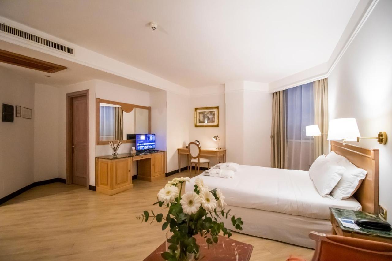 SHG Hotel De La Ville Vicenza Esterno foto