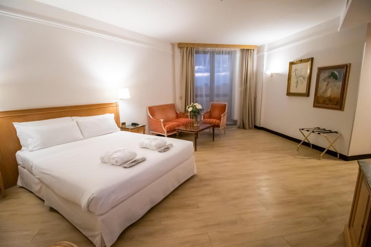 SHG Hotel De La Ville Vicenza Esterno foto