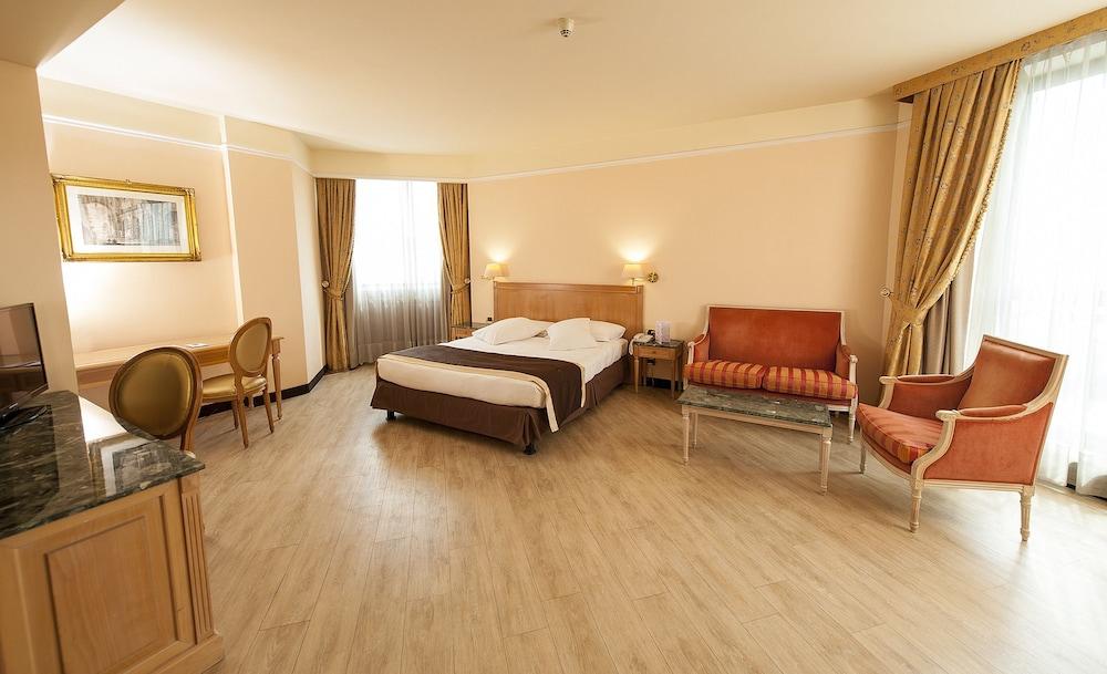 SHG Hotel De La Ville Vicenza Esterno foto